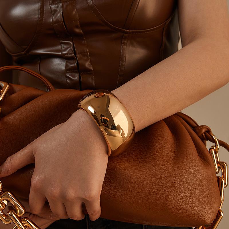 Classic Drum-shaped Spring-Opening Wide-edged Alloy Bangle