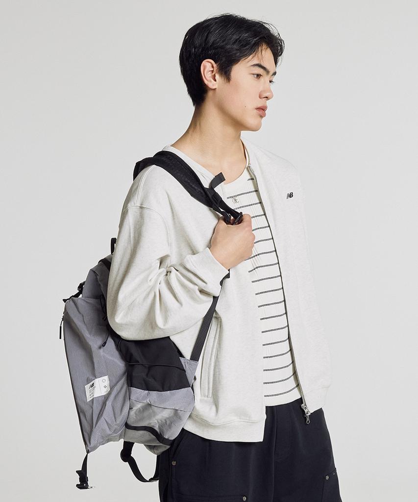 New Balance Nbgcgs1203 / Metallic Lightweight Backpack (Silver)
