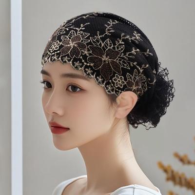 Elegante Foulard Ricamato in Pizzo e Perline - Versatile Design Floreale per Tutte le Stagioni