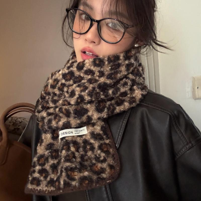 Fashion leopard print high-end atmosphere imitation cashmere scarf women's autumn and winter new European and American versatile warm scarf