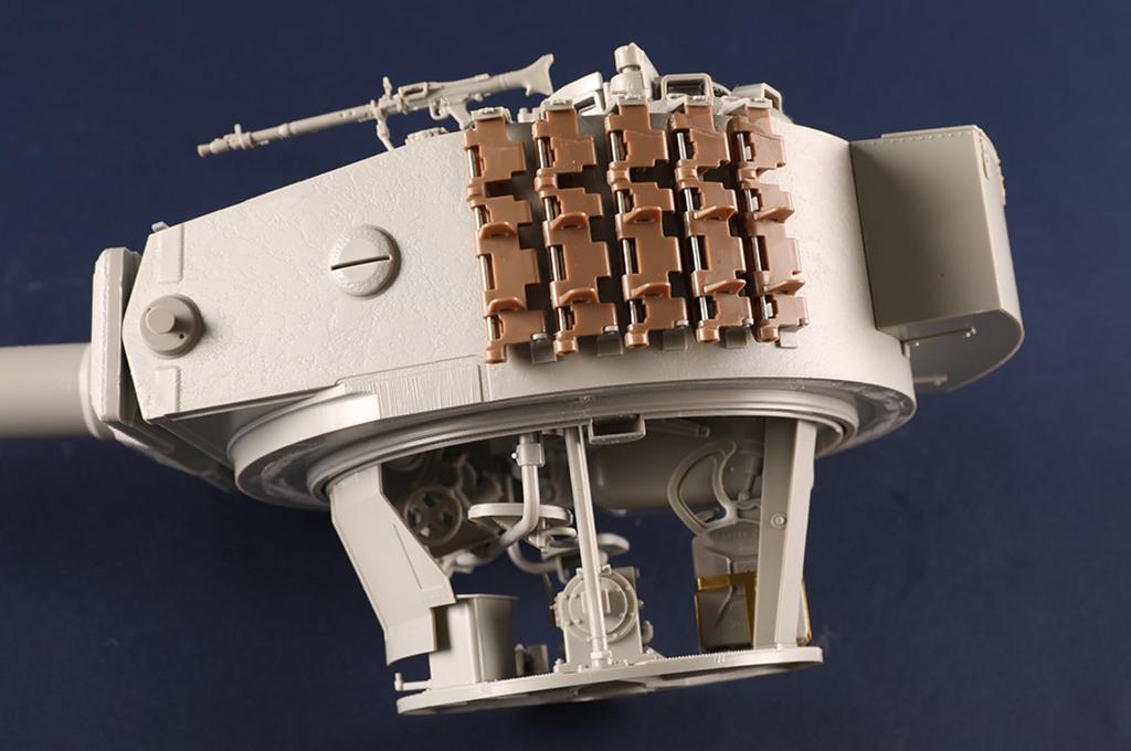 Trumpeter German Tiger I Tank Type VI Plastic Model 00944 1/16 Mid-Production (Tank)