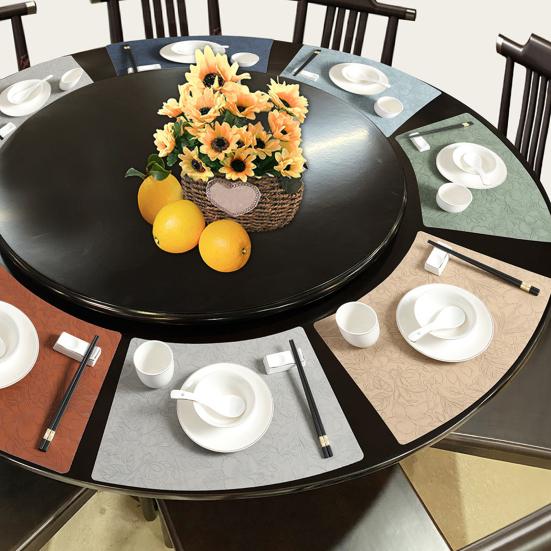 Kunstskinnspisebrikker Oljebestandig Kinesisk stil Gravert blomstermønster Vifteformet