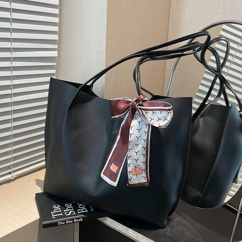 High-end Large Capacity Bag New Style Bag Women's Bag Fashionable Commuter Shoulder Bag Popular Tote Bag