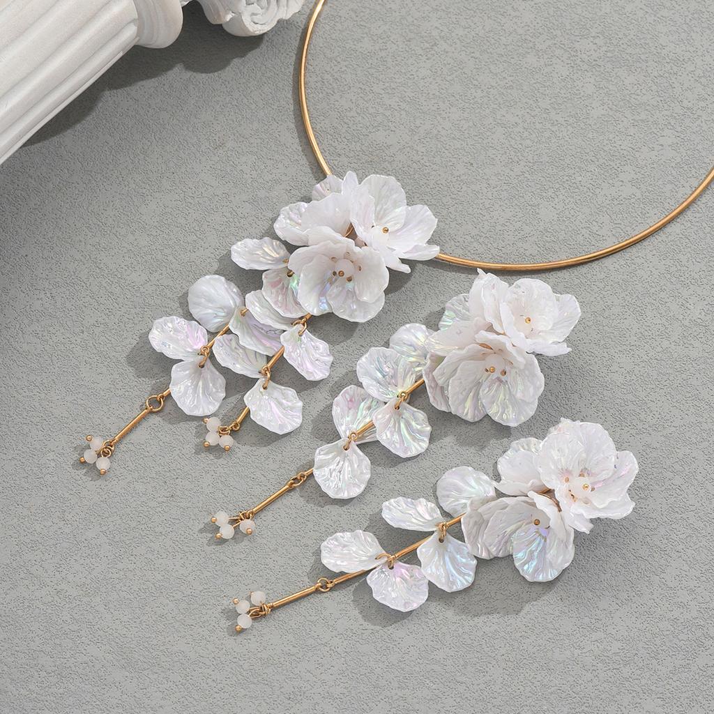 2025 new Korean version women's necklace earrings jewelry set flower small fresh design collar earrings women's fashion