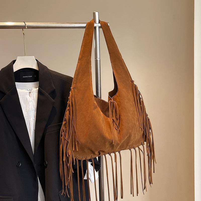 

2025 бахрома большая сумка модная сумка через плечо большая вместимость повседневная простая ретро сумка-пельмень двусторонний бархат модная женская сумка