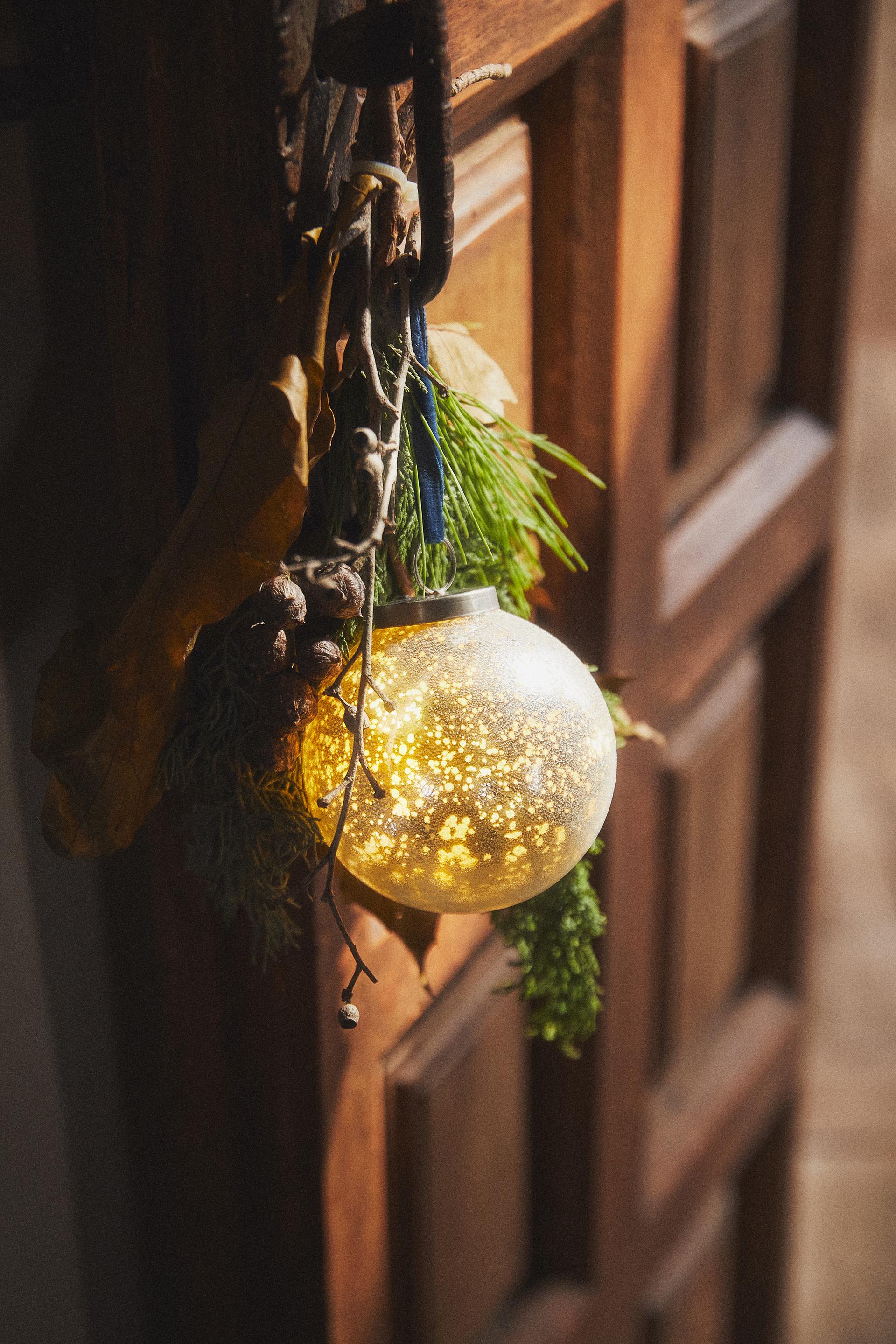 

CHRISTMAS LIGHT GLASS BAUBLE DECORATION