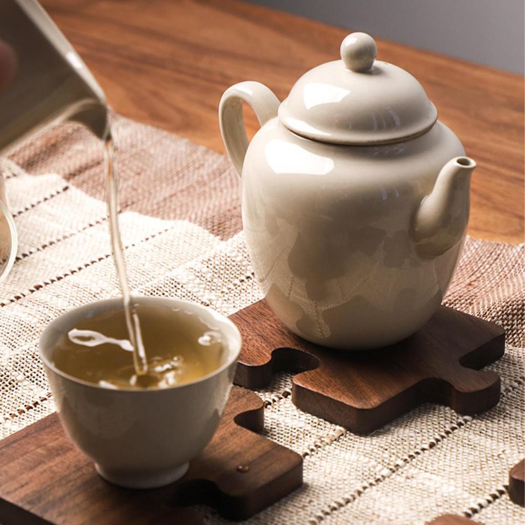 Wooden Set of Puzzle Scandinavian Interior Perfect for and Tea Perfect for Cafes and Guests [Queen-b] Coasters, 4, Style, Stylish, Decor, Tea, Coffee,