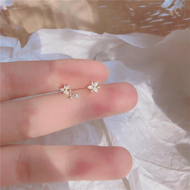 Sterling Ton Französisch Asymmetrisch Kreativ Kristallblume Vergoldung 14K Gold Ton Ohrringe Damen Süß Romantisch Dating SchmuckBlume