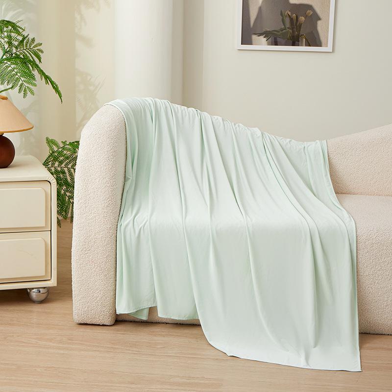 Summer Ice Silk Cooling Blanket Lightweight Breathable Multi-functional Thin Cooling Bed Blanket Solid Color For Home Hotel