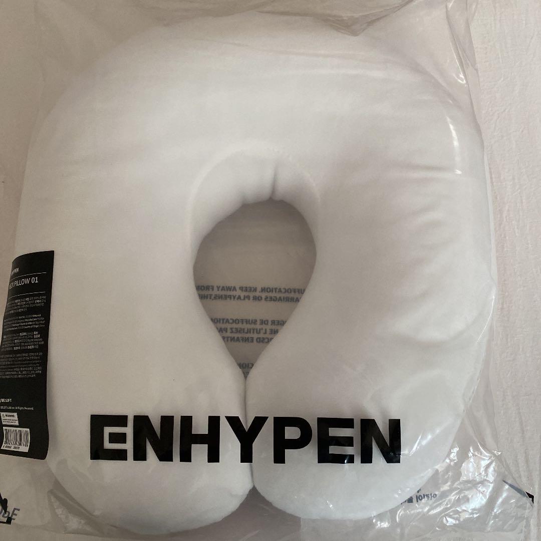 

[Б/У] Подушка для шеи Enhypen с логотипом в комплекте. Доставка включена.
