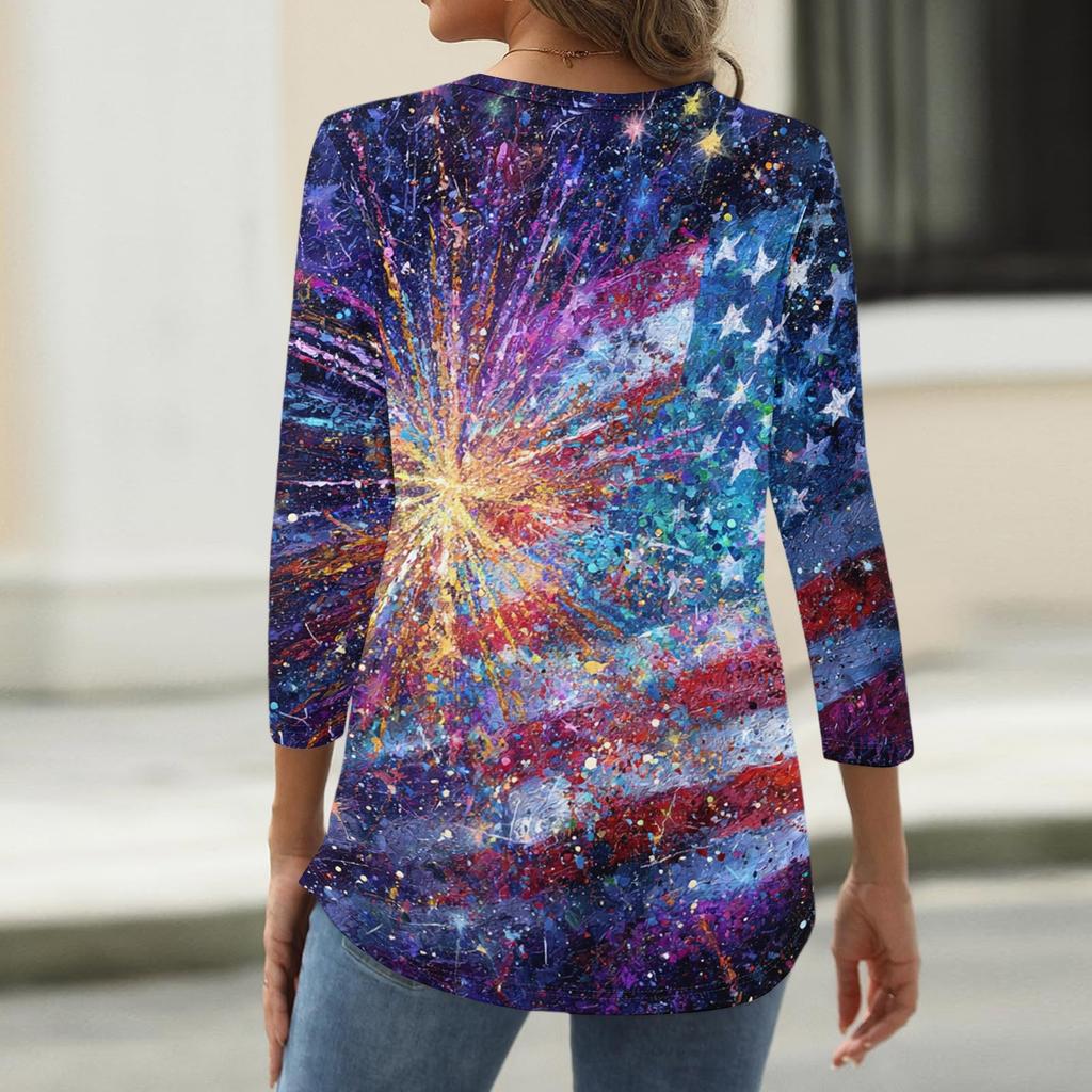 Damtopp med trendig, avslappnad t-shirt med amerikansk flagga och stjärnor, tryckt halsringning och trekvartsärm, trendig och avslappnad design för självständighetsdagen