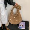 Autumn and winter new plush three-dimensional flower messenger bag drawstring shoulder strap shoulder bag high value portable commuter bag tide bag