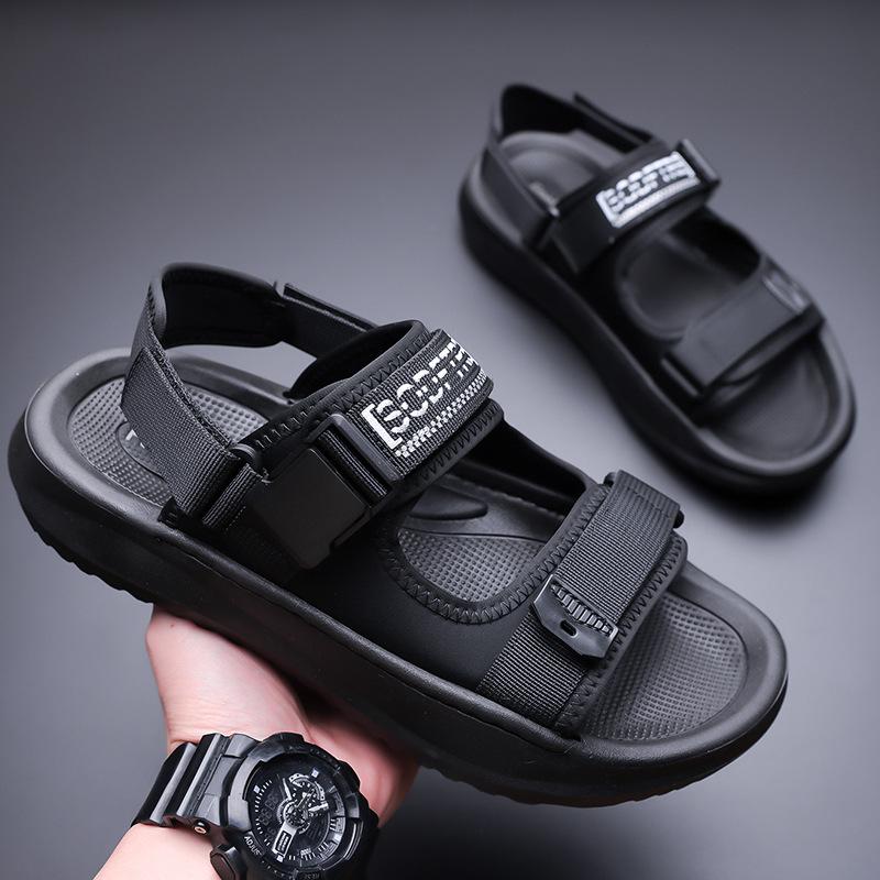 Men's Slippers Are Fashionable and Casual In Summer, Comfortable and Soft-soled To Wear Outside, and Dual-purpose Beach Shoes Are Cool and Versatile.