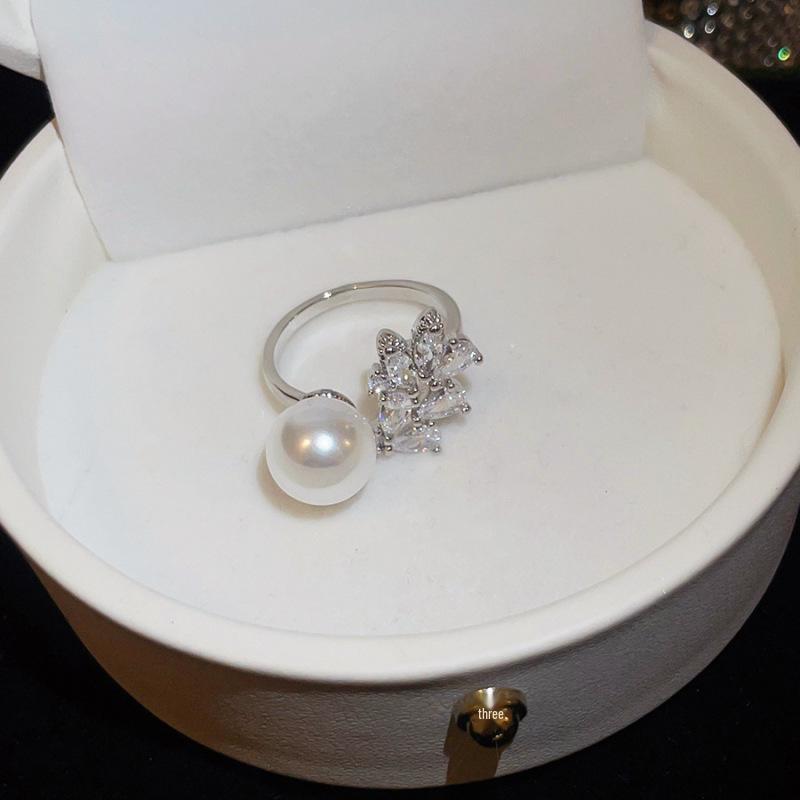 18k Gold Plated Zirconia Leaf Pearl Ring - Women's Versatile, Elegant Design.