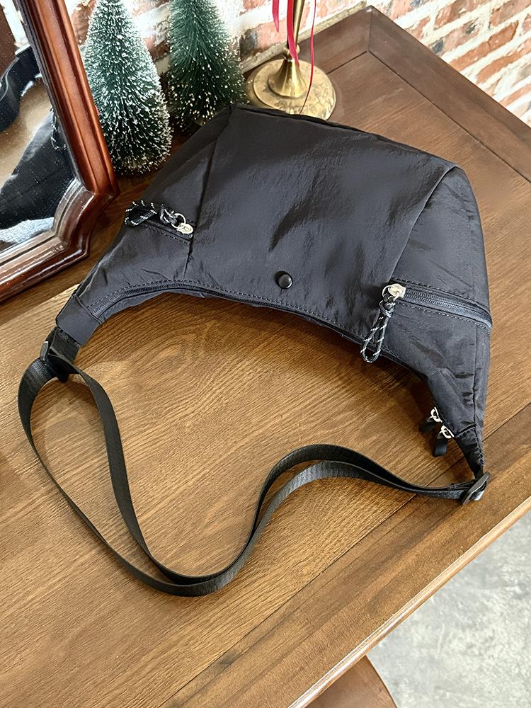 

Корейская нишевая нейлоновая сумка-тоут в стиле ленивого ветра, женская, 2025 новая, большой вместимости, высококлассная на плечо, сумка-мессенджер