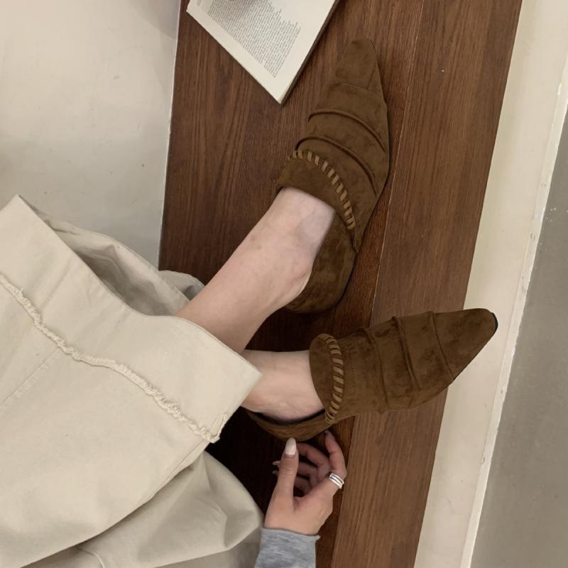 2025 autumn and winter large soft-soled splicing solid color dark-mouth pleated single shoes non-slip with skirt pointed versatile shoes