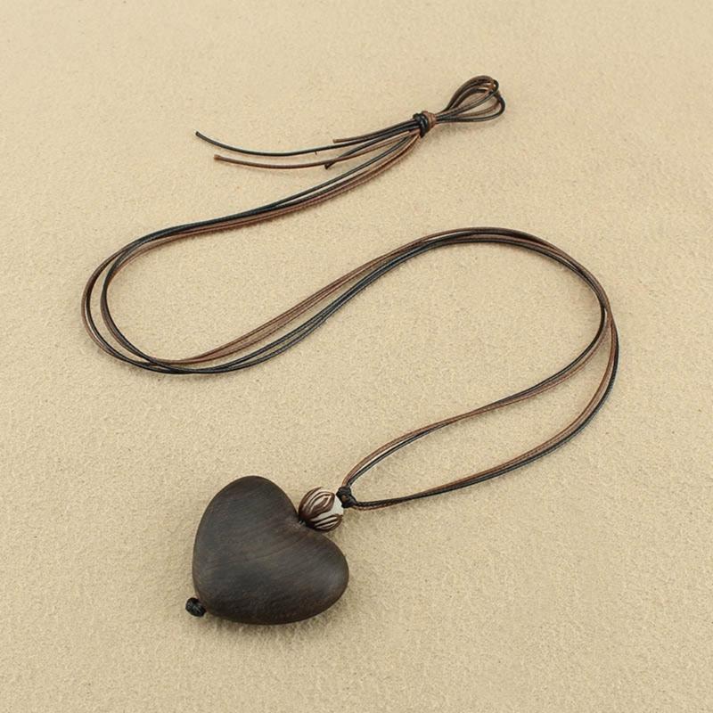 Portable Sturdy Wood Heart Pendant Necklace Accessory for Women Who Appreciate Handmade Artistics Fashion Accessories