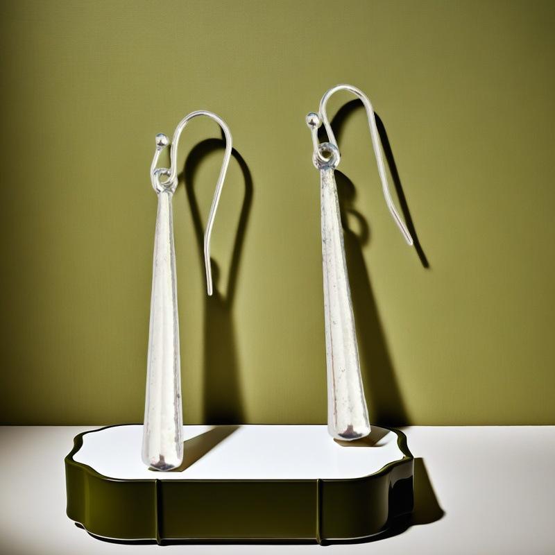 Classic Retro French Water Drop Earrings: Elegant, Romantic, and Versatile серебряный
