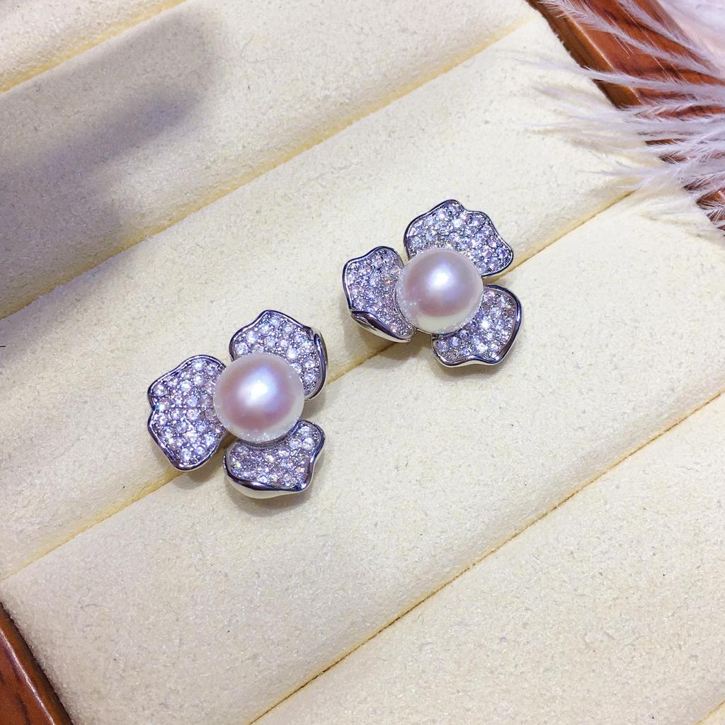 Summer New Butterfly Flower Element Tian Freshwater Pearl Stud Earrings, a Niche and Elegant Style of Earrings and Jewelry