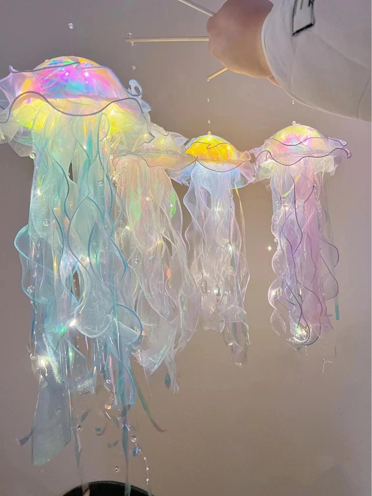 

Сделай сам светящуюся лампу-медузу: Ночник и подвесной декор для комнаты девочки Finished with Pole