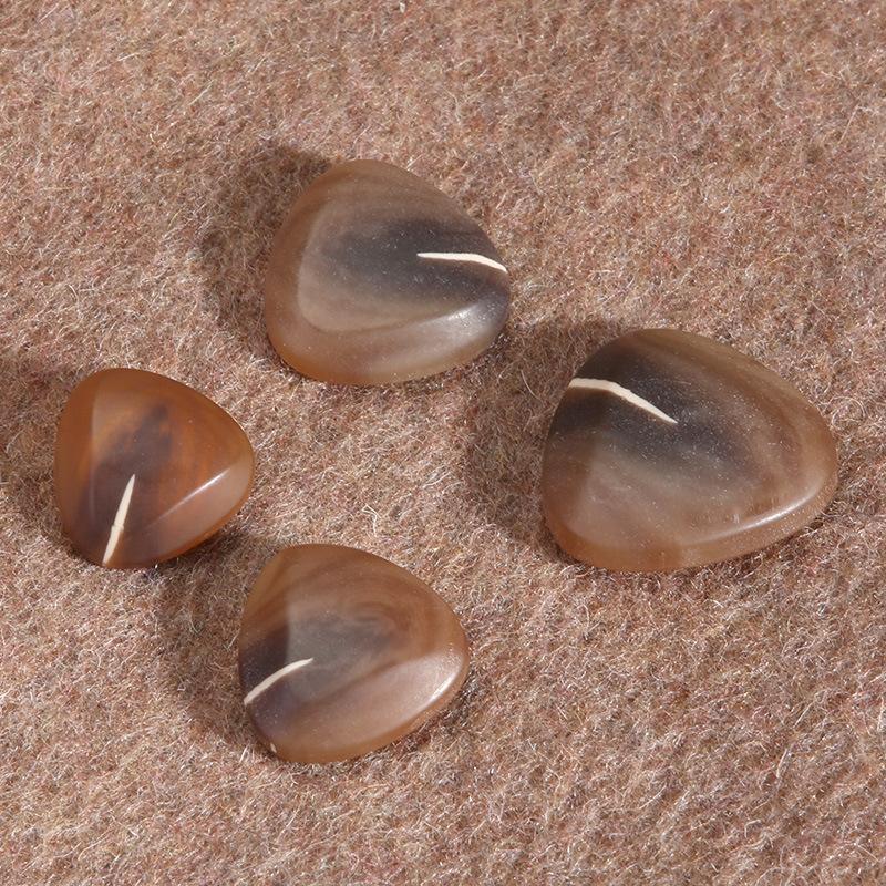 

Resin Triangular Buttons Versatile Clothes Special-Shaped Coat Windbreaker Coat Decorative Buttons Children S Sweater Cardigan Buttons 5#