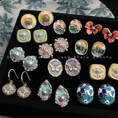 Französischer Ölmalerei-Stil Emaille Tropfenohrringe: Künstlerische Ohrstecker im Hofstil mit einem literarischen Retro-Flair.