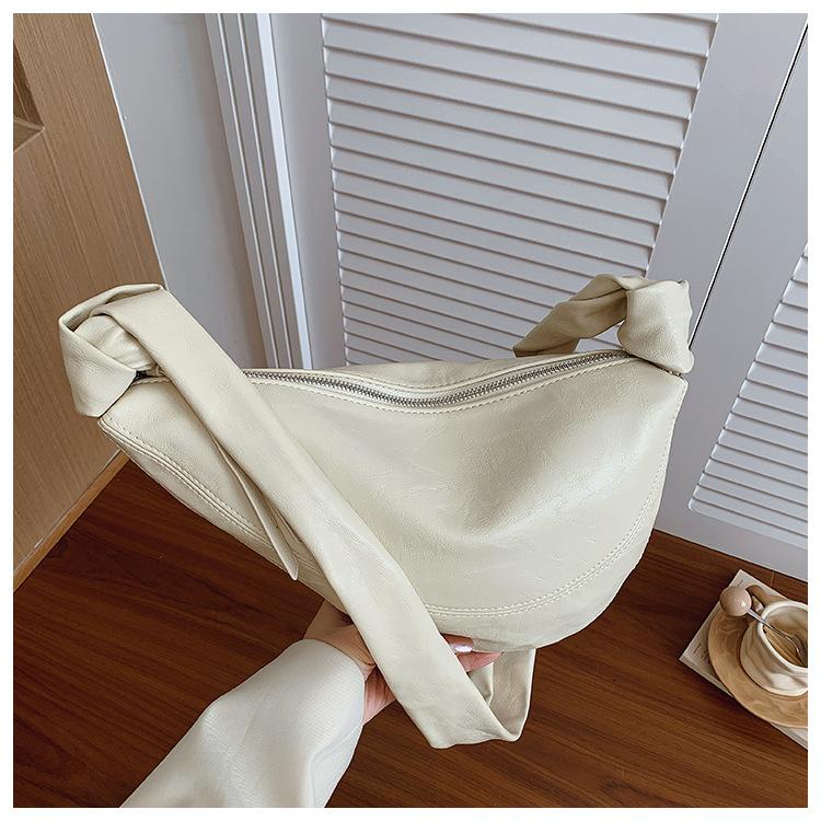 Niche design bag women's large capacity autumn and winter retro shoulder messenger bag commuter dumpling bag