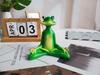 Zen Meditation Frog Monk Alien Resin Ornament for Yoga and Courtyard Decor