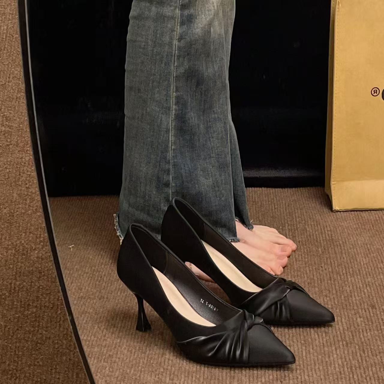 

French evening breeze temperament commuter high heels new soft leather pointed tip shallow mouth not tired feet not grinding feet single shoes 35【foot length 22.5cm】 чёрный