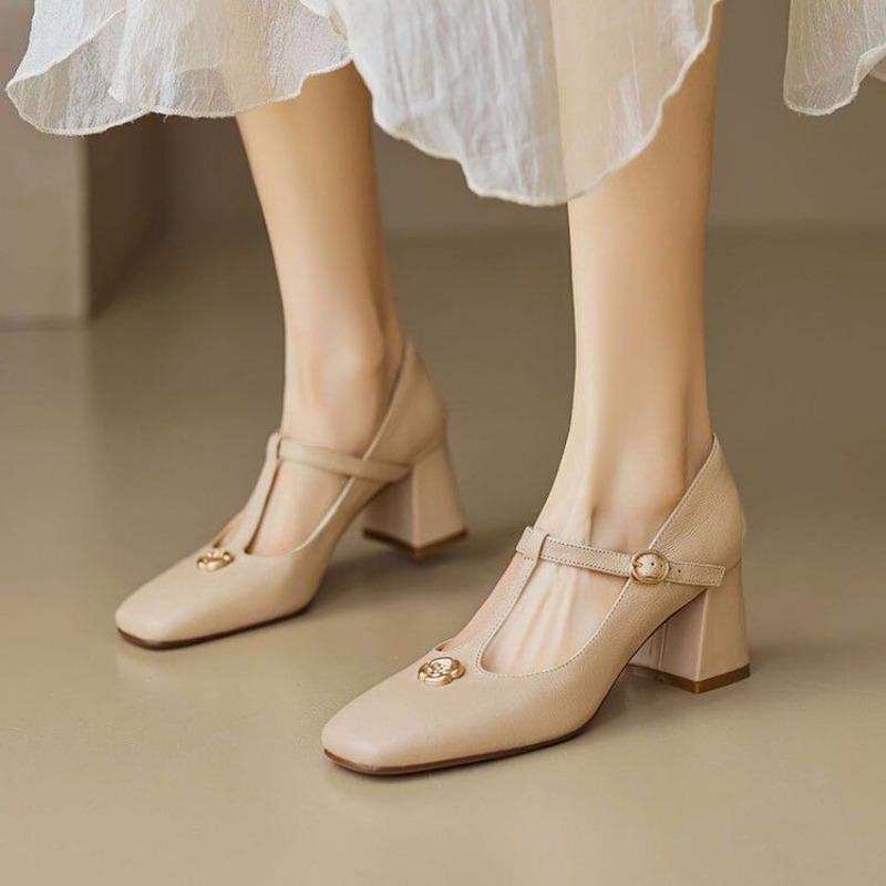 

Camellia retro square head thick heel Mary Jane single shoes autumn new comfortable high heels 42 is one size smaller