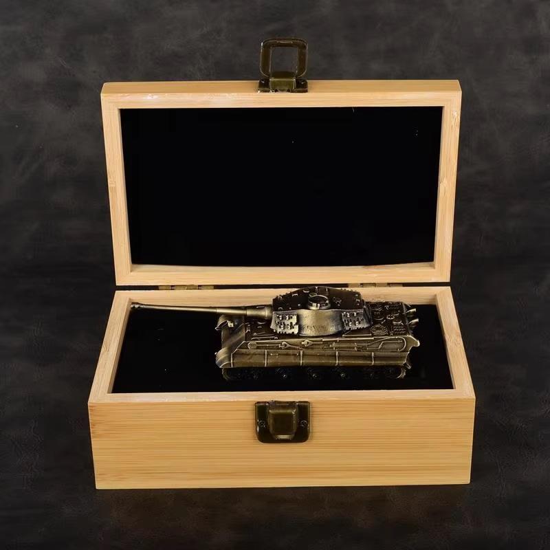 Alloy Tank 1 / 72 All Metal Military Tank Model Ornament Non Scrollable Home Decoration with Woodbox