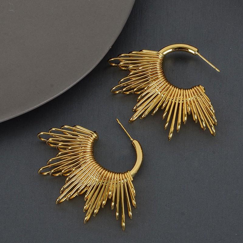 Minimalist Geometric Metal Stud Earrings Women Elegant Gold Tone Lightweight Daily Wear