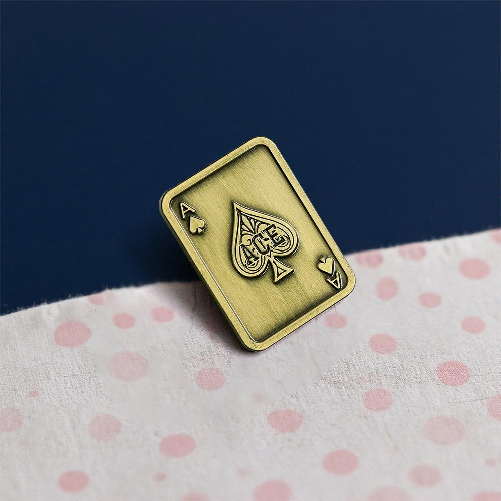 Broșă Metalică Retro As de Pică - Pins Simplu în Stil Cazinou pentru Rucsacuri