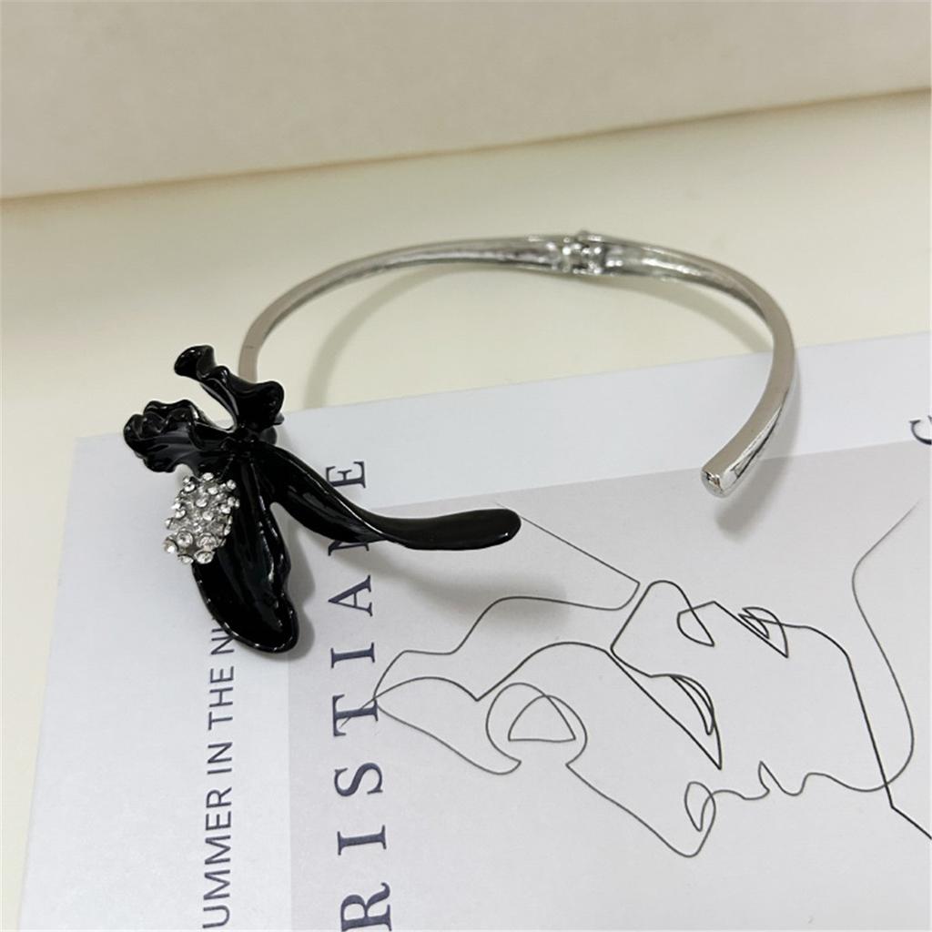 Tooxika Heavy Duty Vintage Metal Enamel Warbler Tail Flower Open Collar Fashion High Sense Choker Collarbone Chain