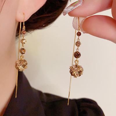 Squisiti Orecchini Pendenti con Zirconi Color Caffè per Donna: Lungo, Snellente, Design Cristallo