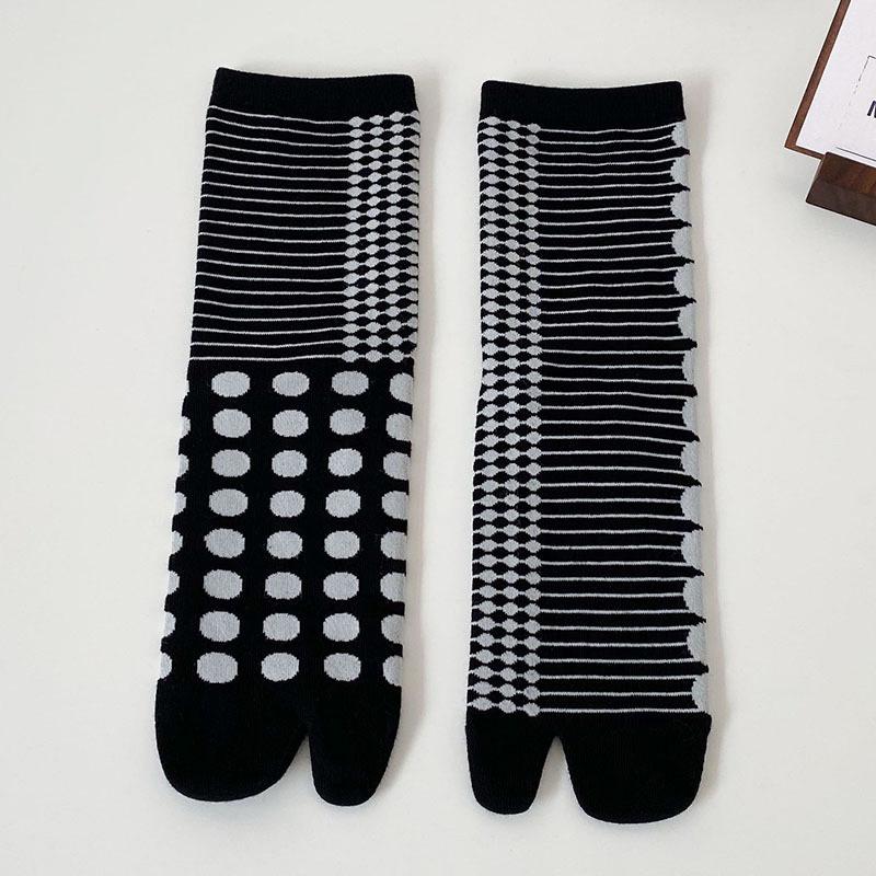 

Women Colorful Jacquard Two-Toed Socks Combed Cotton Soft Breathable Split Toe Socks Funny Chic Plants Leopard Striped Tabi Sock A3