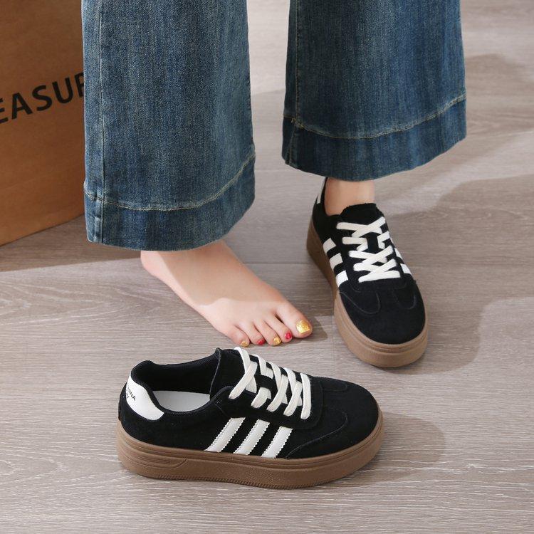 Kleine weiße Schuhe Damen 2025 neu beliebt Frühling und Sommer Mesh Tide Plateau Student vielseitig Sport und Freizeit Damenschuhe Board Schuhe