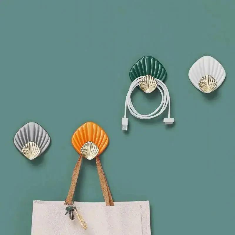 4pcs Fashion Shell Shaped Wall Hanging Hooks Free Punching Strong Adhesive Hook Bathroom Kitchen Wall Mounted Seamless Adhesive
