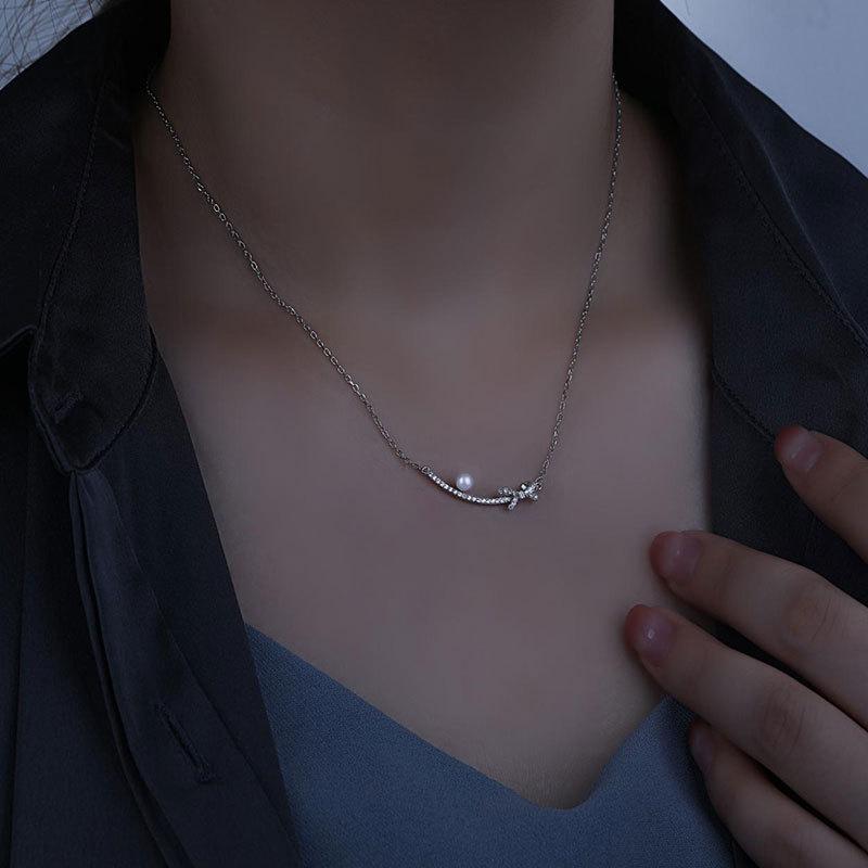 Smiling Bow Pearl Necklace French Retro Temperament Elegant Clavicle Chain Year Trendy