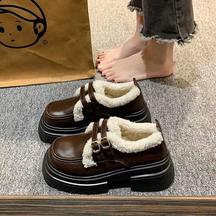 

Маленькие кожаные туфли в британском стиле женские зимние бархатные на платформе взрыв Мао Мао Дуду туфли 2025 новые теплые хлопковые туфли одинарные туфли 40 темно-коричневого