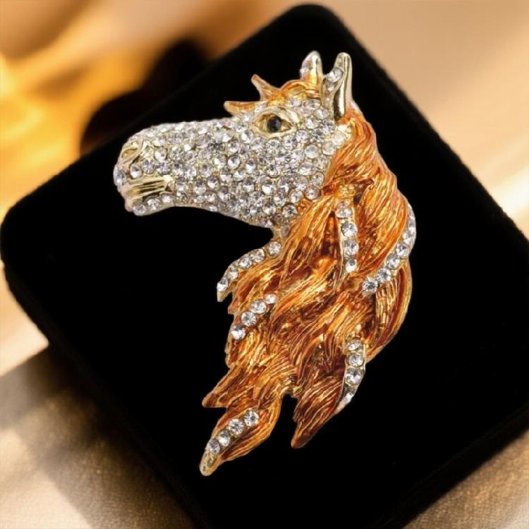 Sturdy Craftsmanship Horse Brooch Alloy Jewelry With Smooth Surfaces for Party Outfits