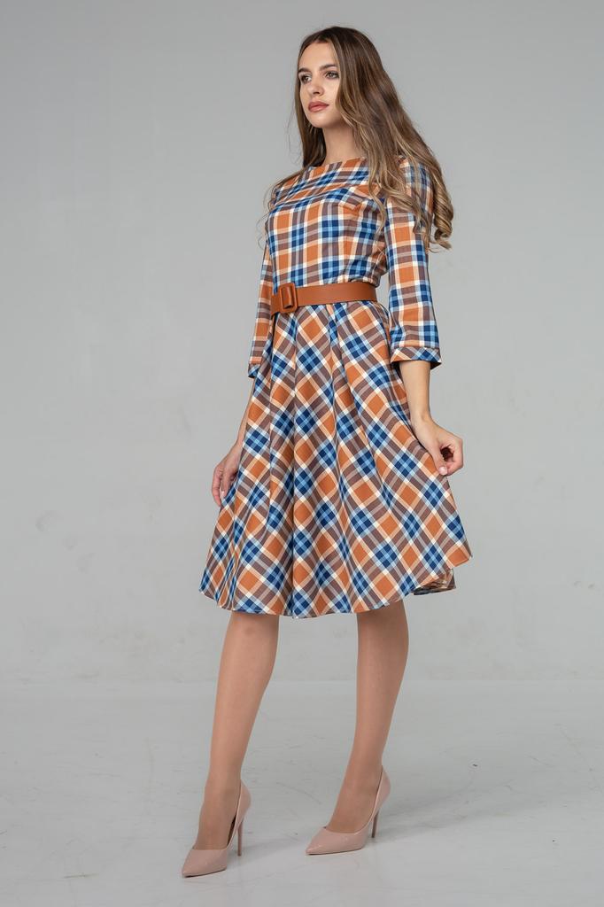 Rozkloszowana sukienka w kratę za kolano