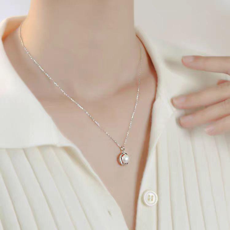 2024 New Women's Natural Pearl Clavicle Necklace & Sweater Pendant