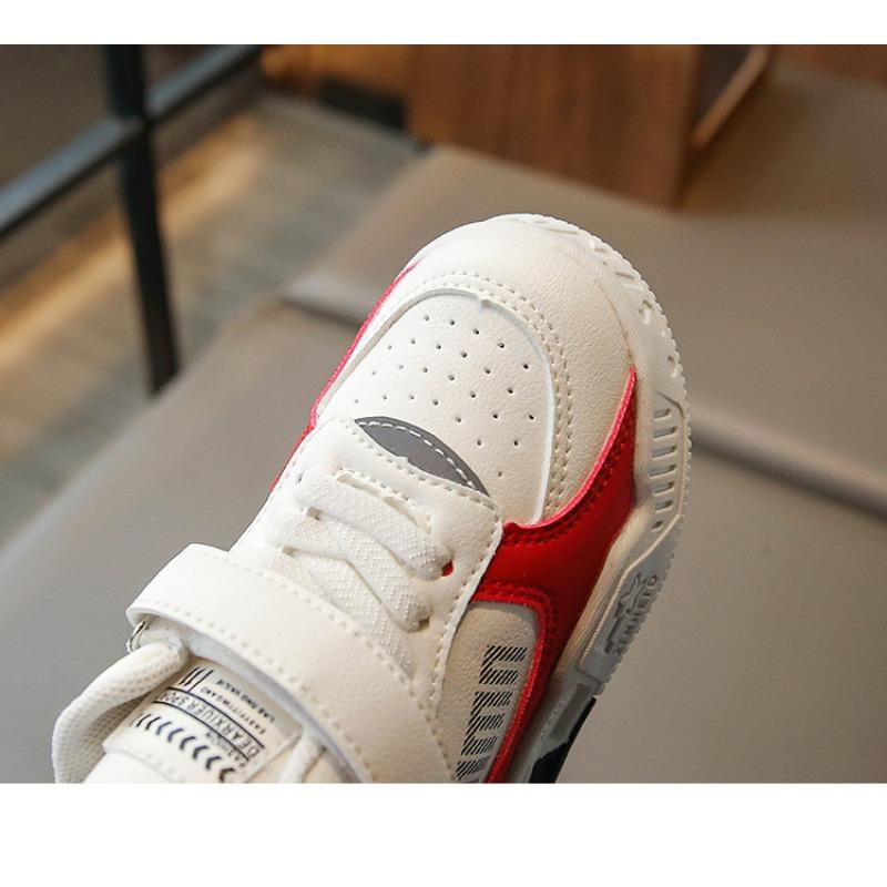 Baskets Fashion Design Sense Boys Chaussures de basket-ball en cuir pour enfants Chaussures de planche hautes pour garçons Chaussures de course d'entraînement