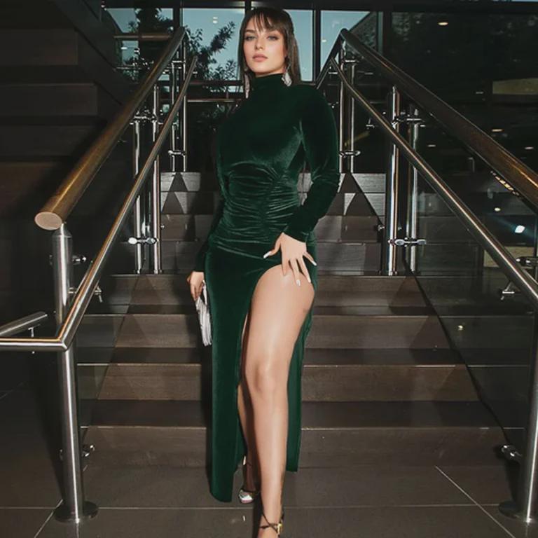 Elegancka sukienka z wysokim kołnierzem, długim rękawem, plisowana, z rozcięciem dla kobiet na jesień/zimę 2024 - Moda europejska i amerykańska