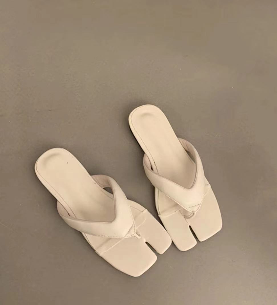 

Летние новые женские серебристые невидимые босоножки на танкетке - блестящие удобные плоские босоножки, невидимый подъем и пляжные шлепанцы для активного отдыха 40