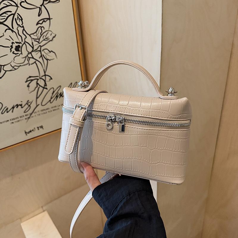 High-end niche bag women's autumn and winter new fashion shoulder messenger bag portable small square bag