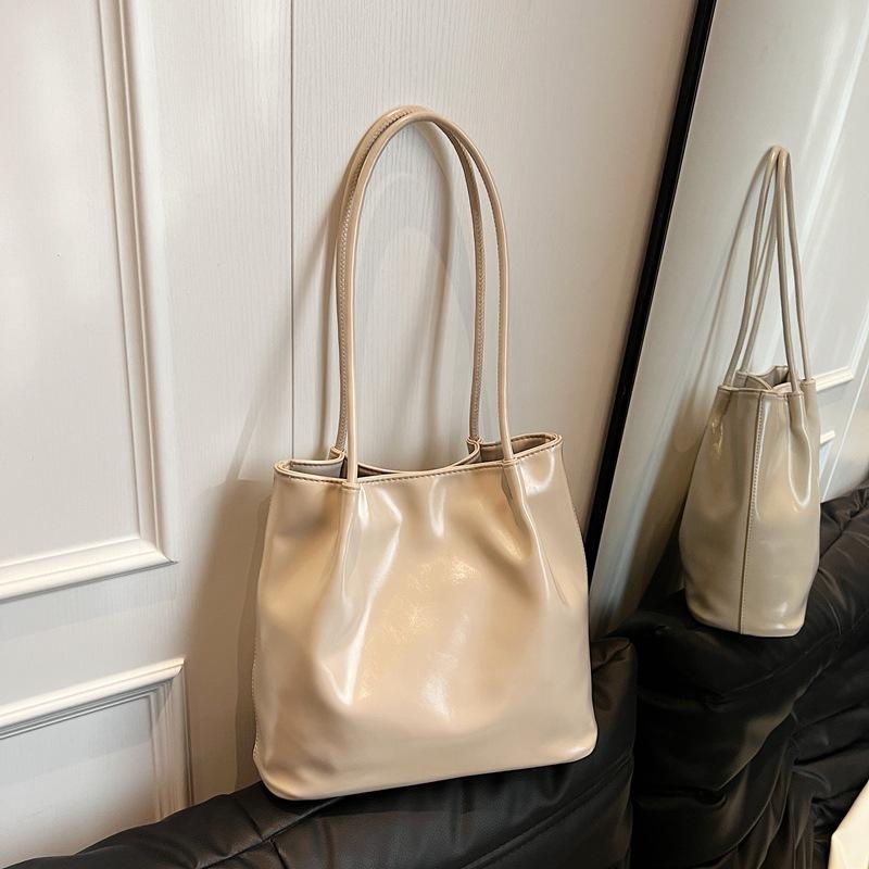 Large-capacity tote bag women's new versatile large-capacity bag simple casual shoulder bag commuter bag