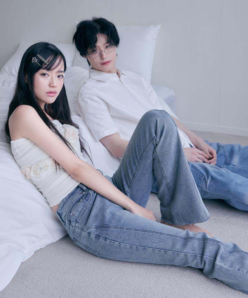 Awodeijeu Slash Line Bootcut Denim Pants [Light Blue]