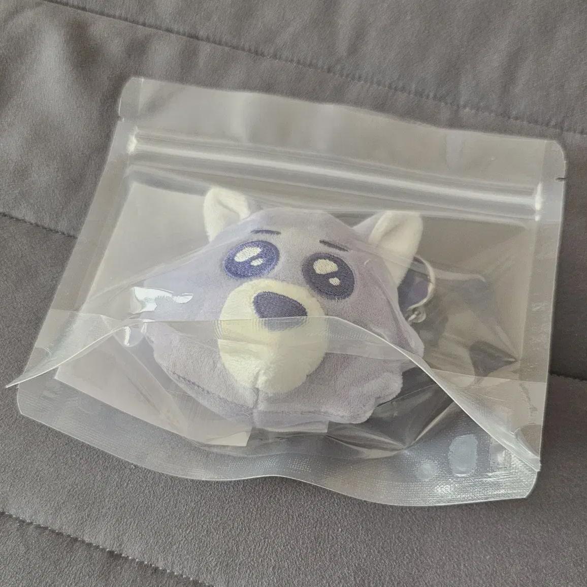 

Мы также продаем запечатанный брелок Bonnec под именем Мён Чжэ-хён